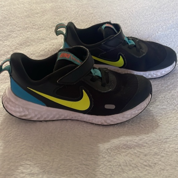 Nikes - Picture 3 of 5